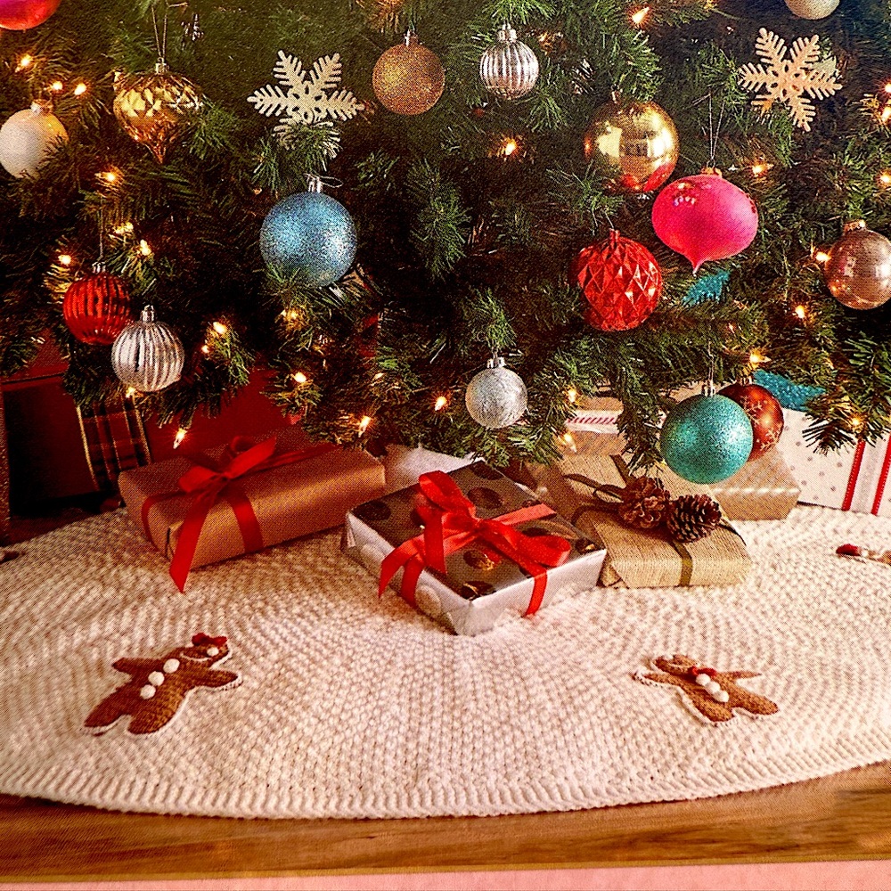 Cupcakes And Cashmere Christmas Gingerbread Tree Skirt